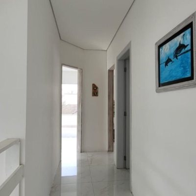 Casa Residencial com 300m², 4 quartos (sendo 1 suíte), 2 garagens, no bairro Pedra Branca em Palhoça
