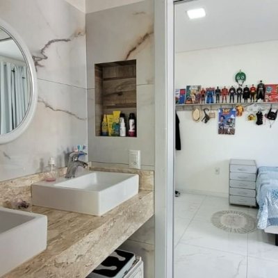 Casa Residencial com 300m², 4 quartos (sendo 1 suíte), 2 garagens, no bairro Pedra Branca em Palhoça