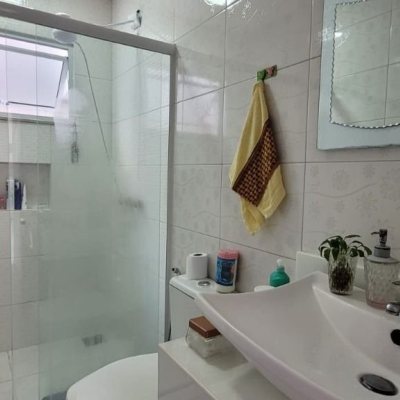 Casa Residencial com 300m², 4 quartos (sendo 1 suíte), 2 garagens, no bairro Pedra Branca em Palhoça