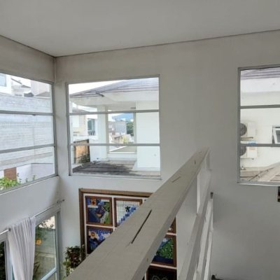 Casa Residencial com 300m², 4 quartos (sendo 1 suíte), 2 garagens, no bairro Pedra Branca em Palhoça