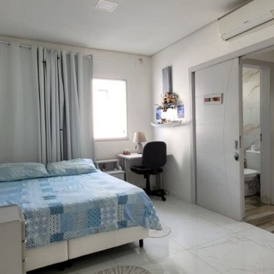 Casa Residencial com 300m², 4 quartos (sendo 1 suíte), 2 garagens, no bairro Pedra Branca em Palhoça