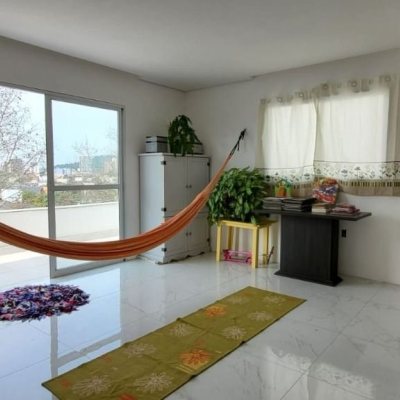 Casa Residencial com 300m², 4 quartos (sendo 1 suíte), 2 garagens, no bairro Pedra Branca em Palhoça