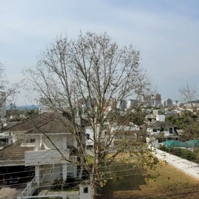 Casa Residencial com 300m², 4 quartos (sendo 1 suíte), 2 garagens, no bairro Pedra Branca em Palhoça