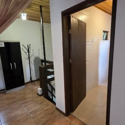 Casa Residencial com 100m², 3 quartos (sendo 1 suíte), 2 garagens, no bairro Rio Tavares em Florianópolis