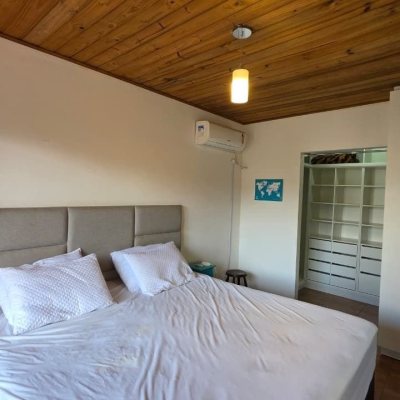 Casa Residencial com 100m², 3 quartos (sendo 1 suíte), 2 garagens, no bairro Rio Tavares em Florianópolis