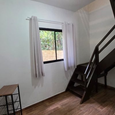 Casa Residencial com 100m², 3 quartos (sendo 1 suíte), 2 garagens, no bairro Rio Tavares em Florianópolis