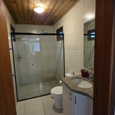 Casa Residencial com 100m², 3 quartos (sendo 1 suíte), 2 garagens, no bairro Rio Tavares em Florianópolis