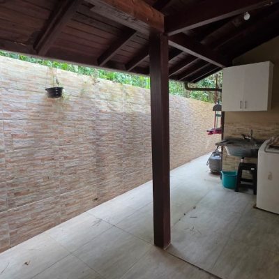 Casa Residencial com 100m², 3 quartos (sendo 1 suíte), 2 garagens, no bairro Rio Tavares em Florianópolis