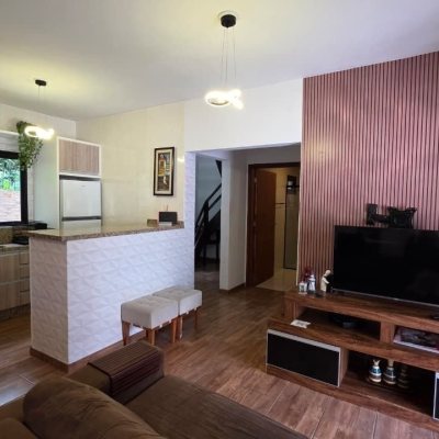 Casa Residencial com 100m², 3 quartos (sendo 1 suíte), 2 garagens, no bairro Rio Tavares em Florianópolis