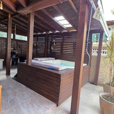 Casa Residencial com 100m², 3 quartos (sendo 1 suíte), 2 garagens, no bairro Rio Tavares em Florianópolis