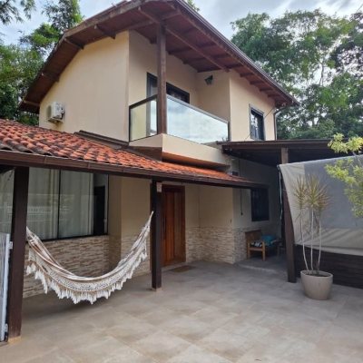 Casa Residencial com 100m², 3 quartos (sendo 1 suíte), 2 garagens, no bairro Rio Tavares em Florianópolis