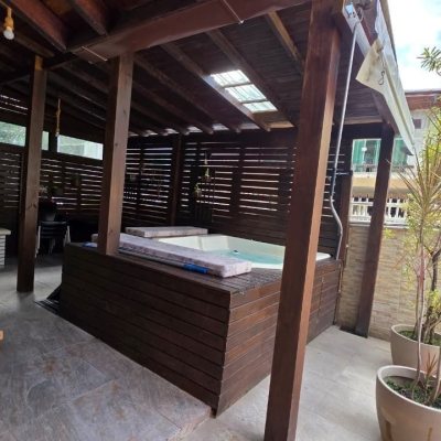 Casa Residencial com 100m², 3 quartos (sendo 1 suíte), 2 garagens, no bairro Rio Tavares em Florianópolis