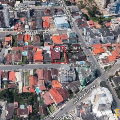 Casa Residencial com 297m², 3 quartos (sendo 1 suíte), 2 garagens, no bairro Estreito em Florianópolis