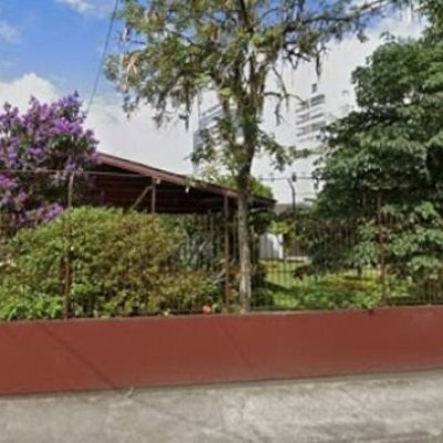 Casa Residencial com 297m², 3 quartos (sendo 1 suíte), 2 garagens, no bairro Estreito em Florianópolis