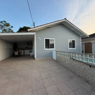 Casa Residencial com 63m², 3 quartos, 3 garagens, no bairro Forquilhas em São José