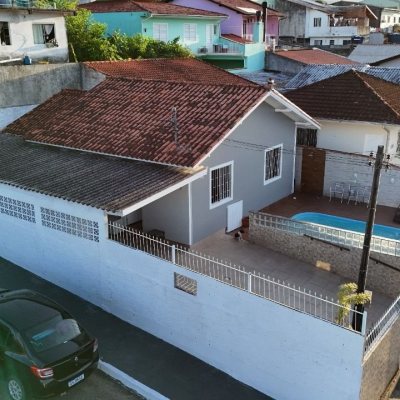 Casa Residencial com 63m², 3 quartos, 3 garagens, no bairro Forquilhas em São José