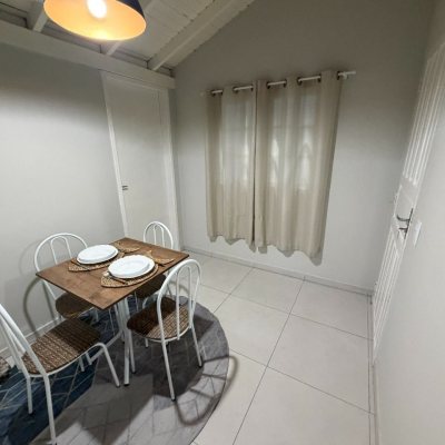 Casa Residencial com 63m², 3 quartos, 3 garagens, no bairro Forquilhas em São José