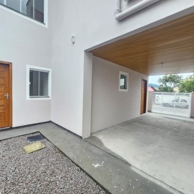 Casa Residencial com 109m², 3 quartos (sendo 1 suíte), 2 garagens, no bairro Rio Caveiras em Biguaçu