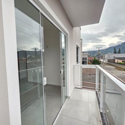 Casa Residencial com 109m², 3 quartos (sendo 1 suíte), 2 garagens, no bairro Rio Caveiras em Biguaçu