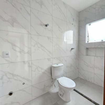 Casa Residencial com 109m², 3 quartos (sendo 1 suíte), 2 garagens, no bairro Rio Caveiras em Biguaçu