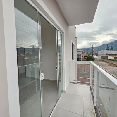 Casa Residencial com 109m², 3 quartos (sendo 1 suíte), 2 garagens, no bairro Rio Caveiras em Biguaçu