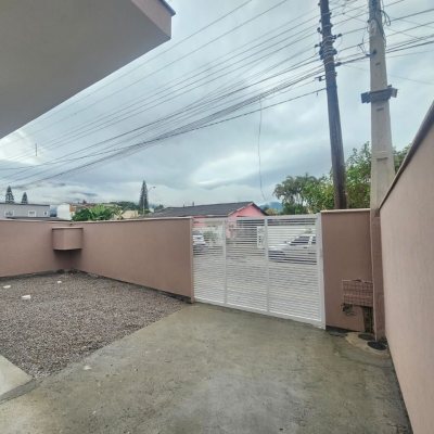 Casa Residencial com 109m², 3 quartos (sendo 1 suíte), 2 garagens, no bairro Rio Caveiras em Biguaçu