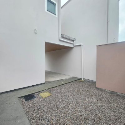 Casa Residencial com 109m², 3 quartos (sendo 1 suíte), 2 garagens, no bairro Rio Caveiras em Biguaçu