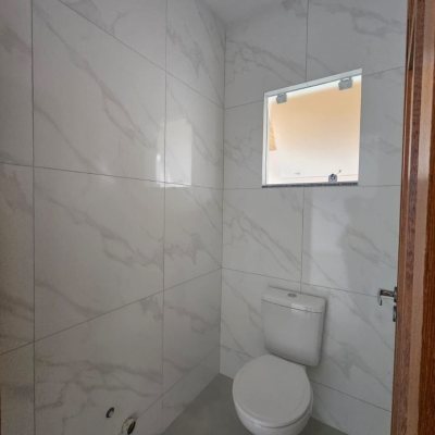 Casa Residencial com 109m², 3 quartos (sendo 1 suíte), 2 garagens, no bairro Rio Caveiras em Biguaçu