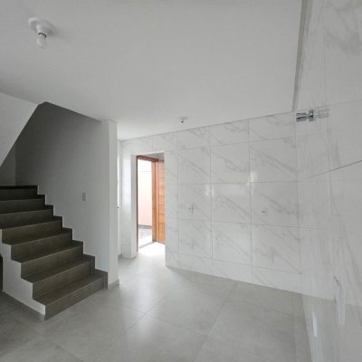 Casa Residencial com 109m², 3 quartos (sendo 1 suíte), 2 garagens, no bairro Rio Caveiras em Biguaçu