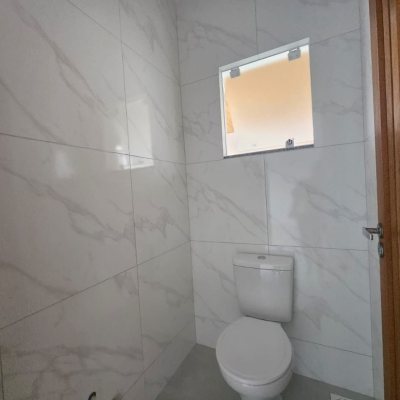 Casa Residencial com 109m², 3 quartos (sendo 1 suíte), 2 garagens, no bairro Rio Caveiras em Biguaçu