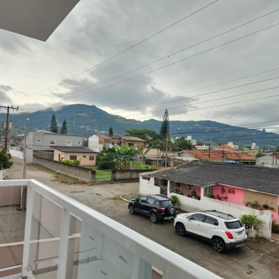 Casa Residencial com 109m², 3 quartos (sendo 1 suíte), 2 garagens, no bairro Rio Caveiras em Biguaçu