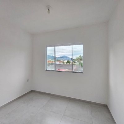 Casa Residencial com 109m², 3 quartos (sendo 1 suíte), 2 garagens, no bairro Rio Caveiras em Biguaçu