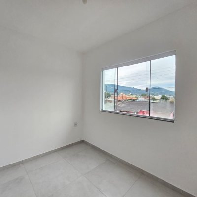 Casa Residencial com 109m², 3 quartos (sendo 1 suíte), 2 garagens, no bairro Rio Caveiras em Biguaçu