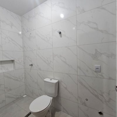 Casa Residencial com 109m², 3 quartos (sendo 1 suíte), 2 garagens, no bairro Rio Caveiras em Biguaçu