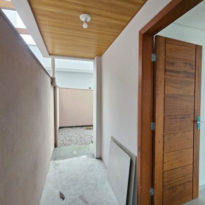 Casa Residencial com 89m², 3 quartos (sendo 1 suíte), 2 garagens, no bairro Rio Caveiras em Biguaçu