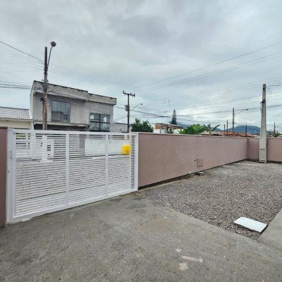 Casa Residencial com 89m², 3 quartos (sendo 1 suíte), 2 garagens, no bairro Rio Caveiras em Biguaçu