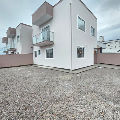 Casa Residencial com 89m², 3 quartos (sendo 1 suíte), 2 garagens, no bairro Rio Caveiras em Biguaçu