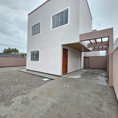 Casa Residencial com 89m², 3 quartos (sendo 1 suíte), 2 garagens, no bairro Rio Caveiras em Biguaçu