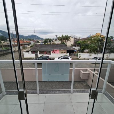 Casa Residencial com 89m², 3 quartos (sendo 1 suíte), 2 garagens, no bairro Rio Caveiras em Biguaçu