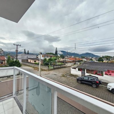 Casa Residencial com 89m², 3 quartos (sendo 1 suíte), 2 garagens, no bairro Rio Caveiras em Biguaçu