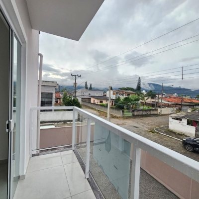 Casa Residencial com 89m², 3 quartos (sendo 1 suíte), 2 garagens, no bairro Rio Caveiras em Biguaçu