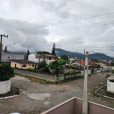 Casa Residencial com 89m², 3 quartos (sendo 1 suíte), 2 garagens, no bairro Rio Caveiras em Biguaçu