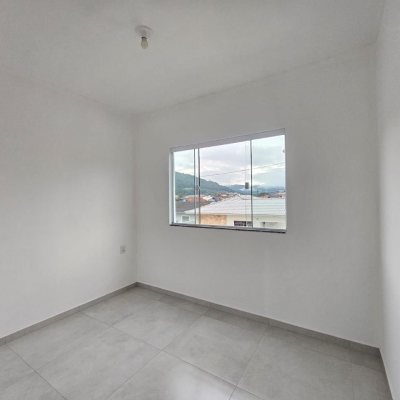 Casa Residencial com 89m², 3 quartos (sendo 1 suíte), 2 garagens, no bairro Rio Caveiras em Biguaçu