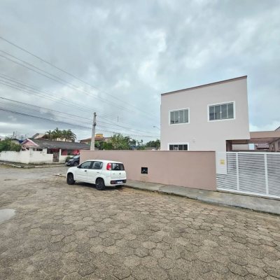 Casa Residencial com 89m², 3 quartos (sendo 1 suíte), 2 garagens, no bairro Rio Caveiras em Biguaçu