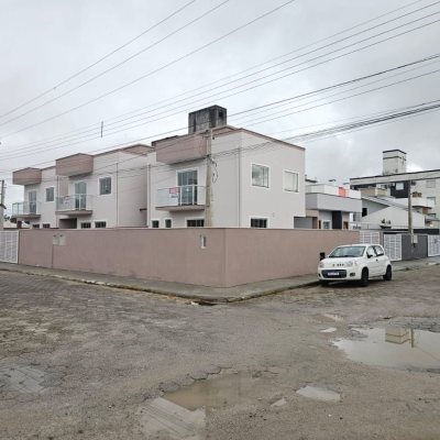 Casa Residencial com 89m², 3 quartos (sendo 1 suíte), 2 garagens, no bairro Rio Caveiras em Biguaçu
