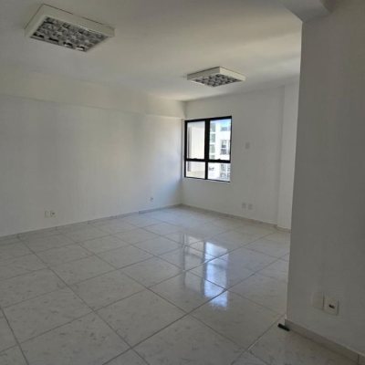 Sala com 26m², 1 garagem, no bairro Trindade em Florianópolis