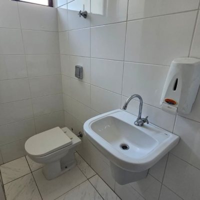 Sala com 26m², 1 garagem, no bairro Trindade em Florianópolis