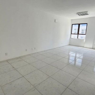 Sala com 26m², 1 garagem, no bairro Trindade em Florianópolis