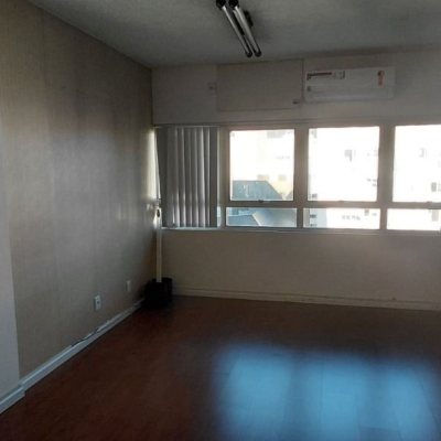 Sala com 32m², 1 garagem, no bairro Centro em Florianópolis