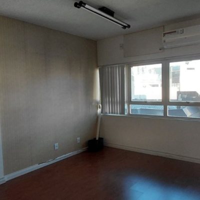 Sala com 32m², 1 garagem, no bairro Centro em Florianópolis